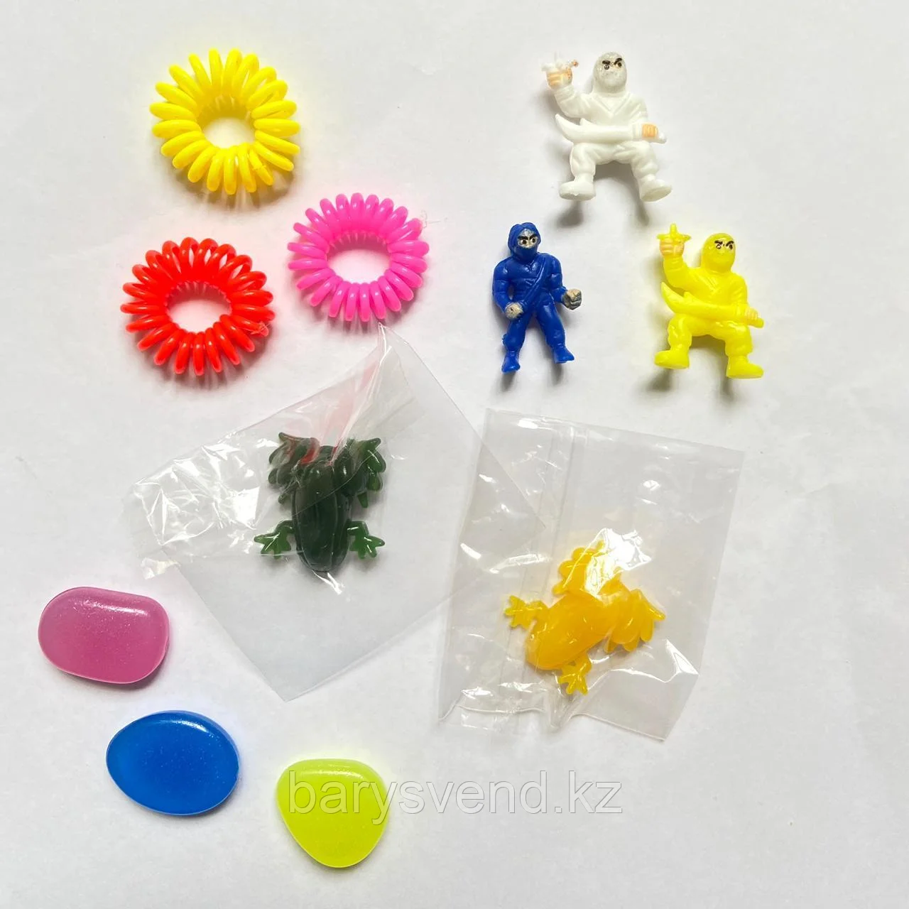 Игрушки в капсулах 28 мм "Микс 30" (100 шт/уп)