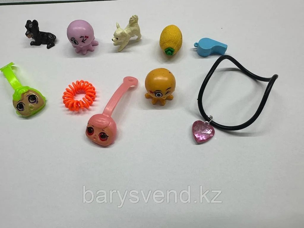 Игрушки в капсулах 34х30 мм "Ассорти" (100 шт/уп) (цена за 1шт - 33тг)